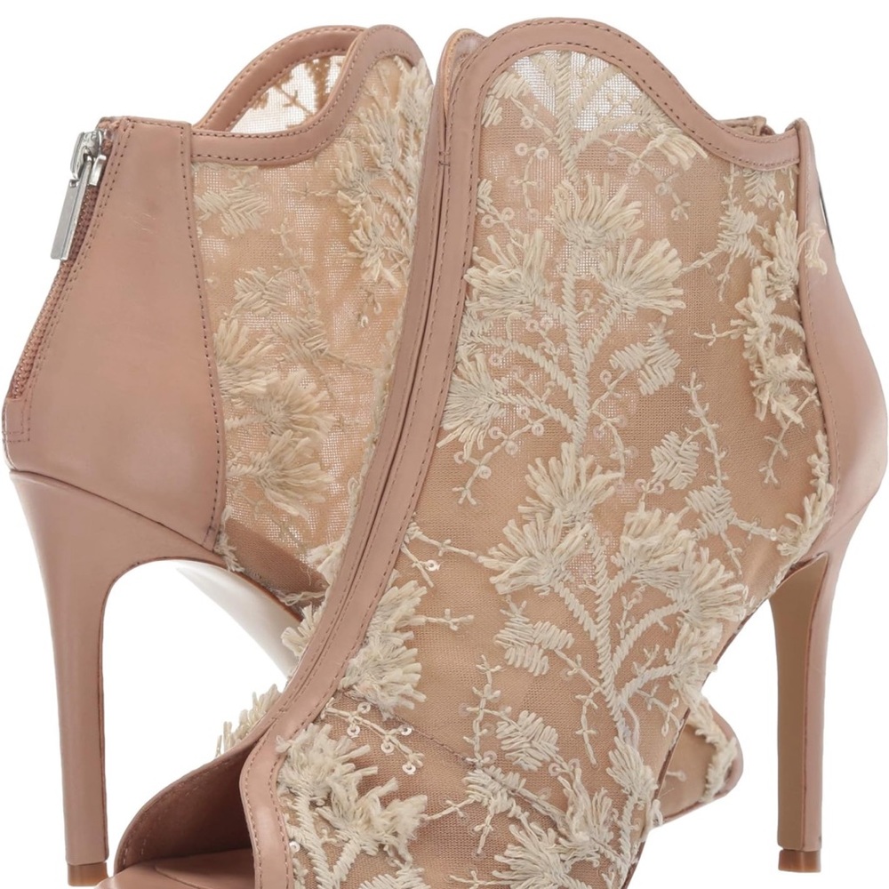 Charles David Women's Camilla Pump size 9